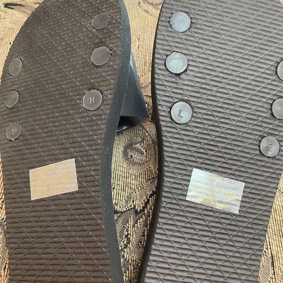 1-pair (IRREGULAR) of flip flops sandals black PVC with rhinestones - Picture 4 of 6